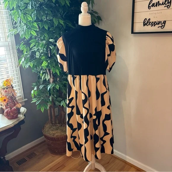 SHEIN Black and Cream Midi Dress - Picture 2 of 6